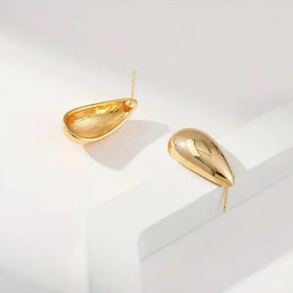 Riveria Minimalist Design Teardrop Shape Stud Earrings