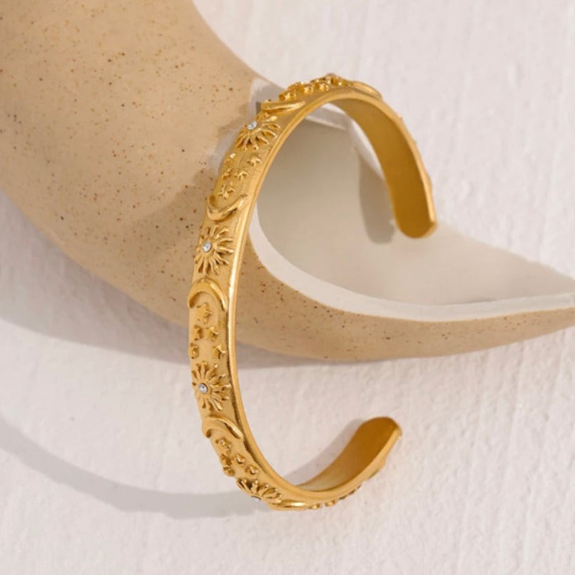 Exquisite Patterned Gold-plated Cuff With Crystal Accent