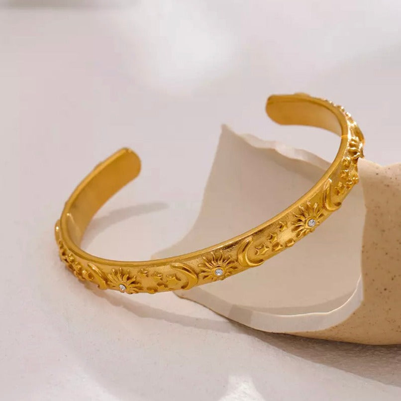 Exquisite Patterned Gold-plated Cuff With Crystal Accent