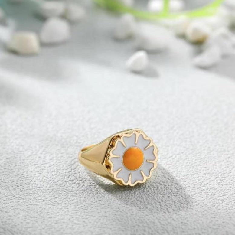 Y2K Style White Daisy Flower Statement Ring
