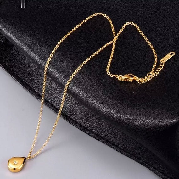Pear Shape Star Signet Gold-plated Necklace
