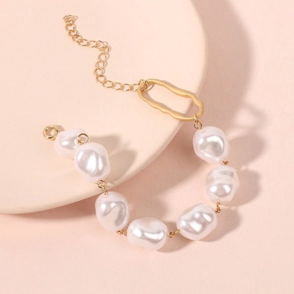 Baroque Style Irregular Faux Pearl Bracelet