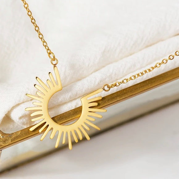 Gold-plated Geometric Pendant Necklace