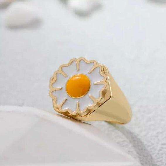 Y2K Style White Daisy Flower Statement Ring